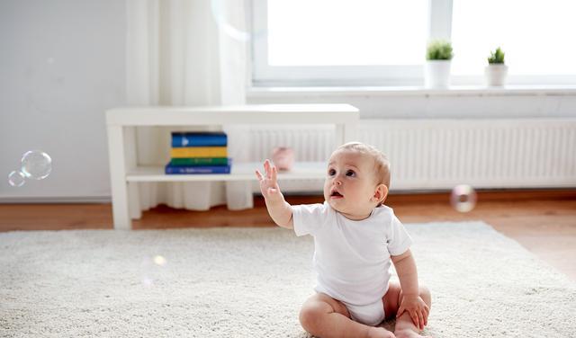 牛小姐聊育|娃一岁后，家长喂养牢记“两戒三少二坚持”，孩子成长更健康