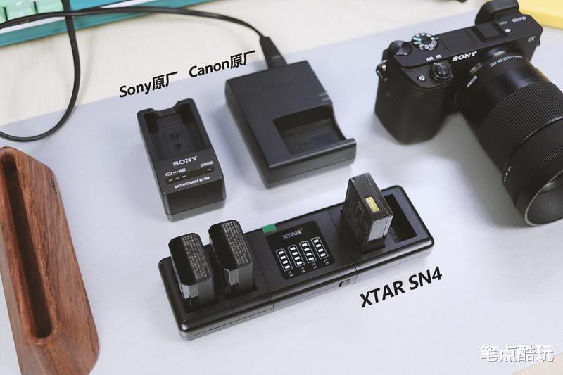 4电同充，单反微单轻松回血！XTAR SN4四槽可拼接相机充电器体验
