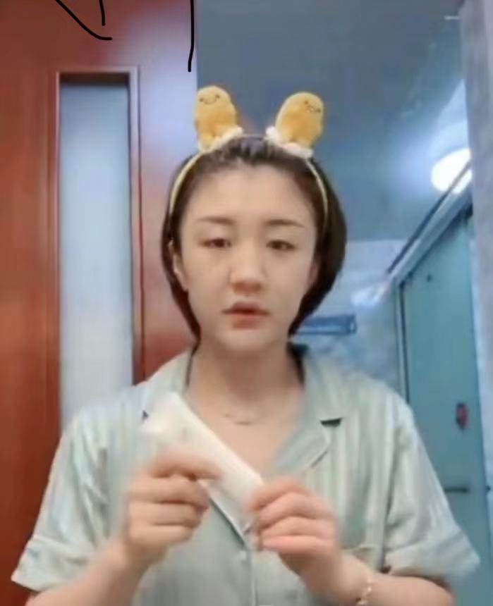 陈梦|陈梦穿睡衣蹲马步护肤，戴上发箍变小可爱，国乒一姐腹肌登上热搜
