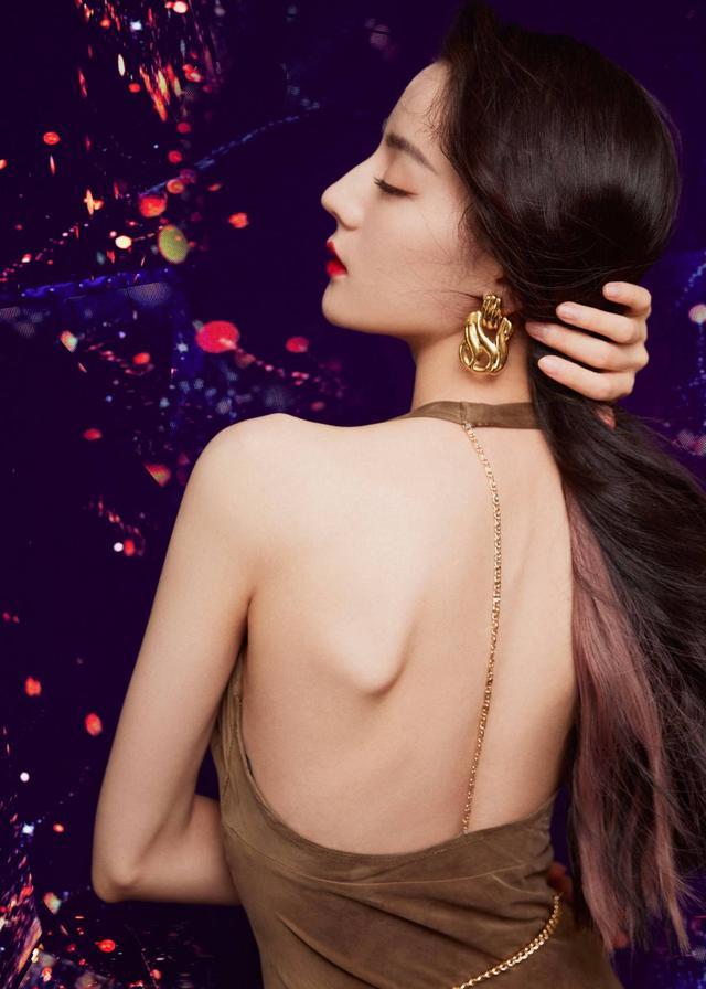 迪丽热巴|彻底转型性感女神的迪丽热巴太吸引众人目光，异域风情的五官和曼妙身躯圈内少有！