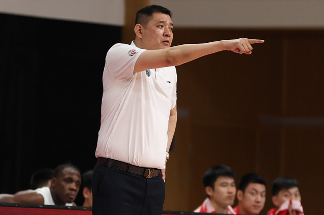 山東男籃|名記爆山東沖擊四強(qiáng)有利消息！球迷怒斥徐長(zhǎng)鎖沒魄力，換帥在即？