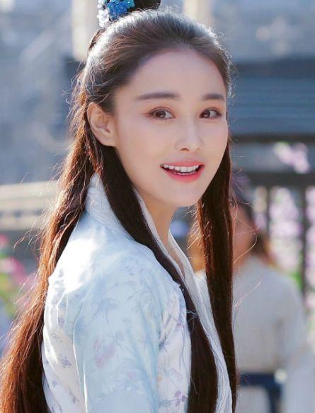 刘昊然|由“黑天鹅”到“白天使”，张馨予嫁给对的人后，世界都变干净了