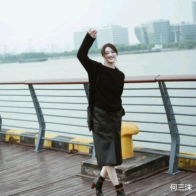 何三沫|日常穿搭并不等于普通穿搭，只要会搭配，基础款也能让人眼前一亮