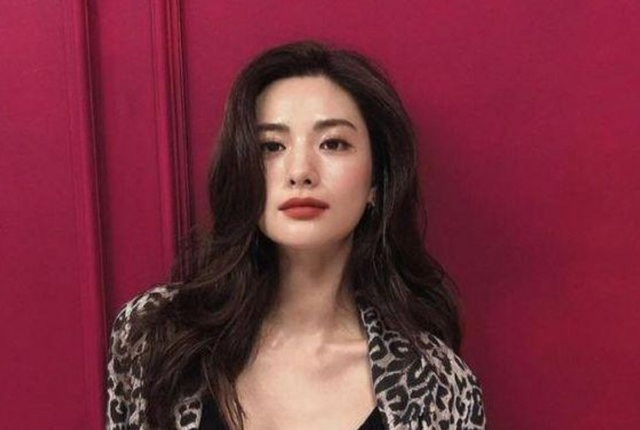 林珍娜|世界第一美女究竟有多美？犹如行走的乳胶娃娃！网友：太心动了！