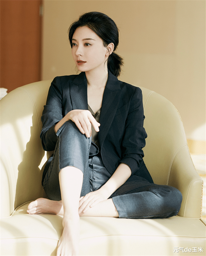 发型|女人过了40岁该剪什么发型?看袁泉陈数赵薇就知道了,气质减龄