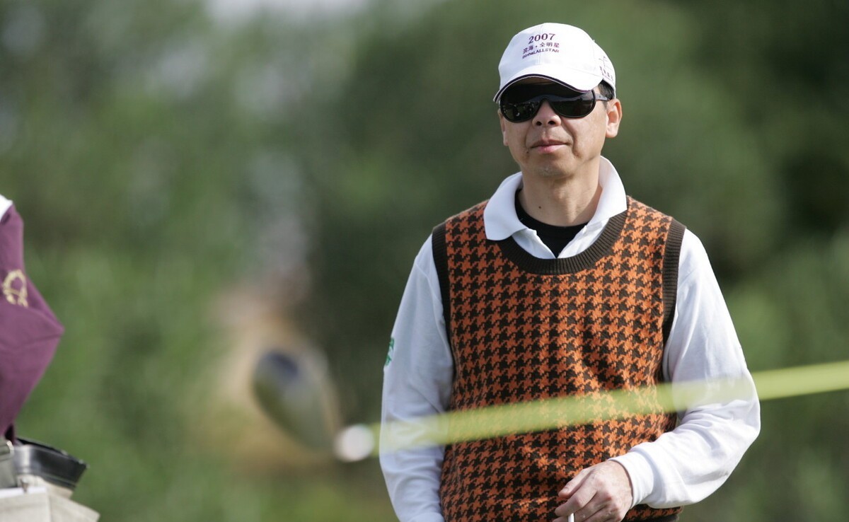 邱心志|“炮轰”冯小刚：你就是一个俗人，“高雅”不是你的菜