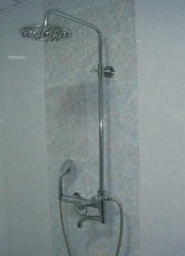 新家入住第一天请亲戚来吃饭,都说10万能装成这样,我赚死了!