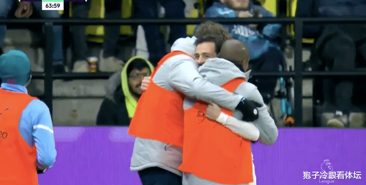 英超|2-3！1-0！3-1！英超卡位战太刺激 利物浦曼城轮流登顶 曼联落后14分