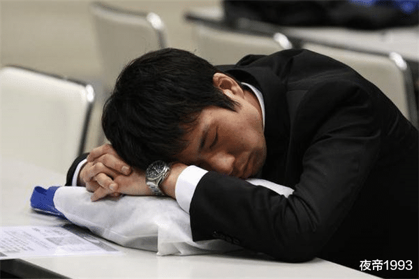 求职|985硕士的无奈:32岁月薪不到4000元,受高等教育却过着低配生活