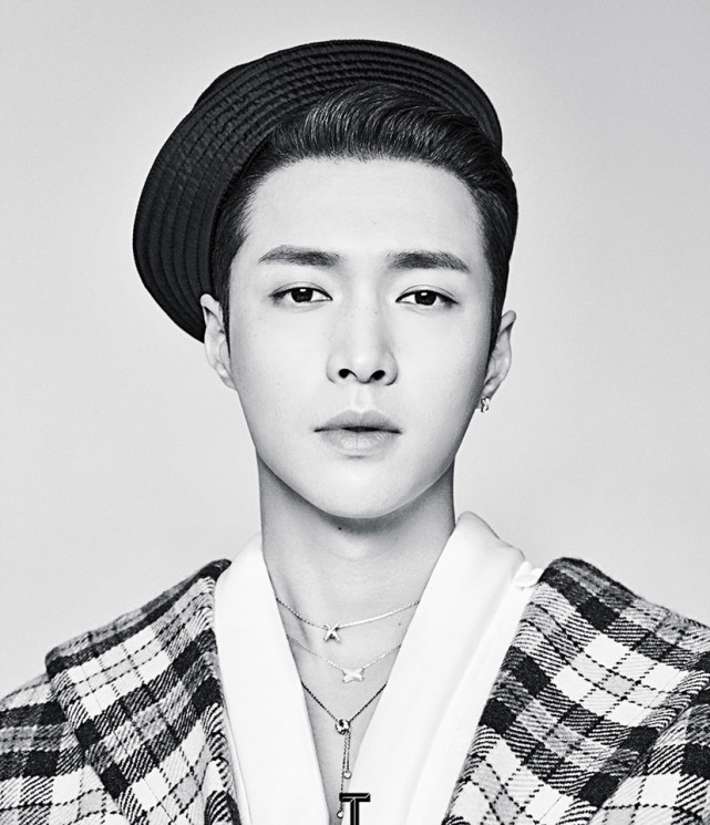 张艺兴|有种“整容”叫张艺兴中学毕业照，颜值青涩眼神懵懂，五官轮廓与现在差距大