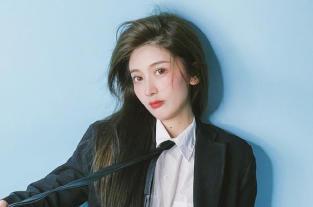 苹果|《心动4》女2女4同剪齐刘海，一个清纯一个异域风情，差别好明显