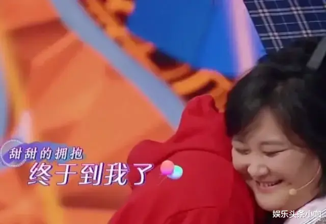 贾玲|剧组手拉手，喊杨洋老公，没有她组不成的cp