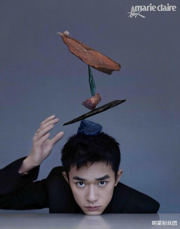 王一博|去年和今年央视镜头下的易烊千玺，才一年时间差别好大，你觉得呢