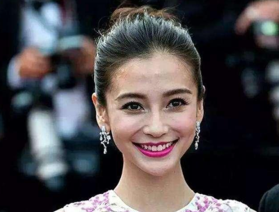 好物官|明星在路人镜头下的“尴尬”，没了精修，脸上涂了“两斤”粉？