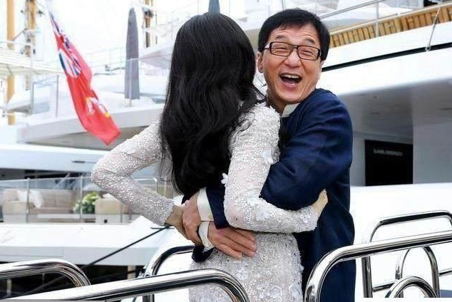 成龙|吴亦凡倒下港圈大哥崩盘，为何娱乐圈每次地震，背后总有个成龙？