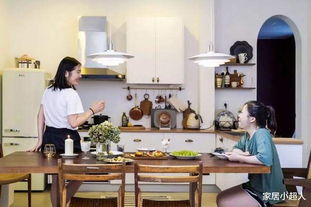 家居小超人 这对闺蜜，用20万来装修出租屋，别人觉得她们傻，两人却是很满足