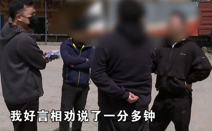 视野新闻周刊 杭州男子因要求快递员送货上门,遭其殴打辱骂,并叫嚣:祝你全家死光