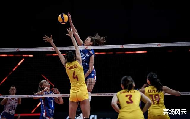 字母哥|中国女排惨遭第5败！刘晏含带着情绪打球，郎平重用栗垚打2位置