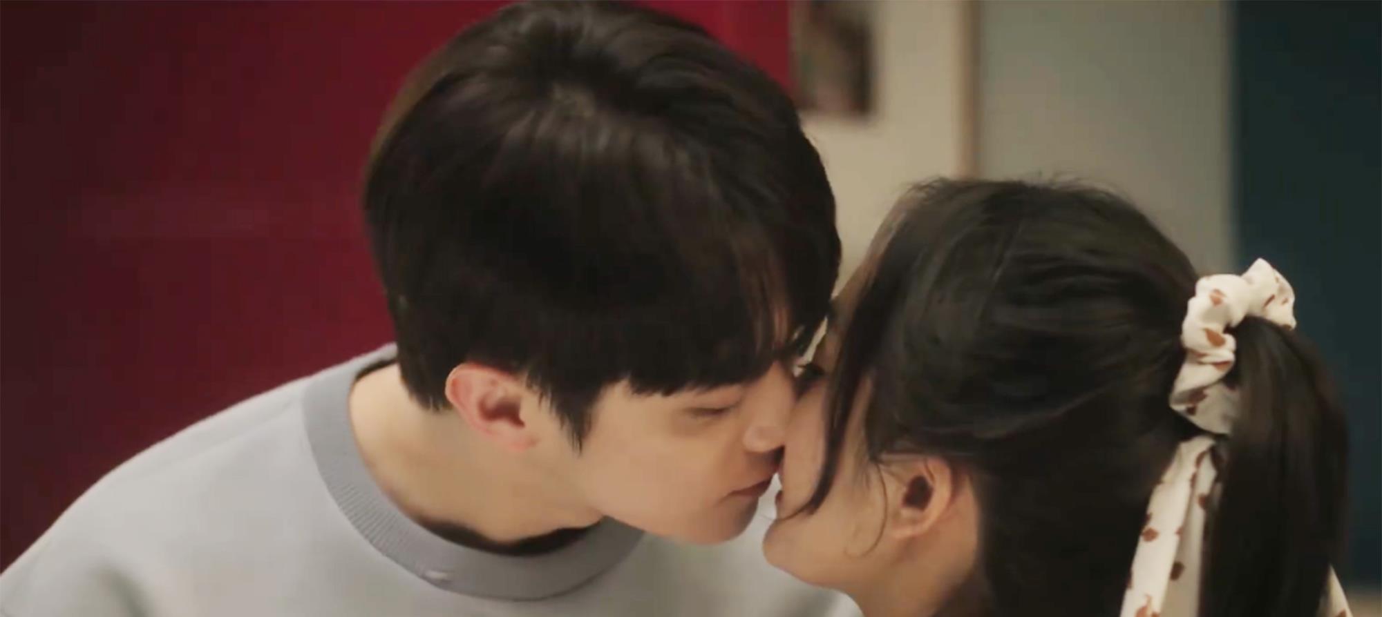 杨幂|新高颜值甜宠剧将至，精英律师爱上资深宅男，甜蜜剧照令人心动