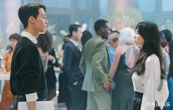 宋慧乔|宋慧乔新剧造型曝光，微卷长发气质动人，这状态真不像39岁