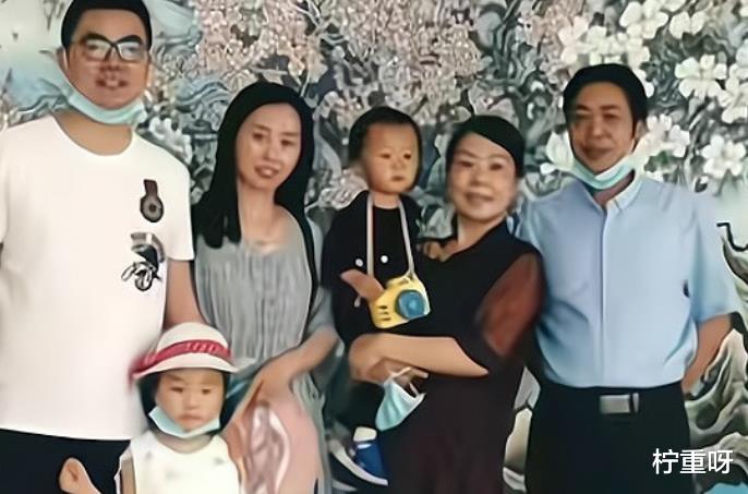 柠重呀 田静更新奇奇悦悦与小姨互动，疯狂玩闹幸福感爆棚，一家人超温馨