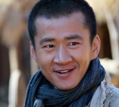 李嘉明|戏骨李嘉明被指没素质！农村大席与老太抢菜，直接往红塑料袋里倒