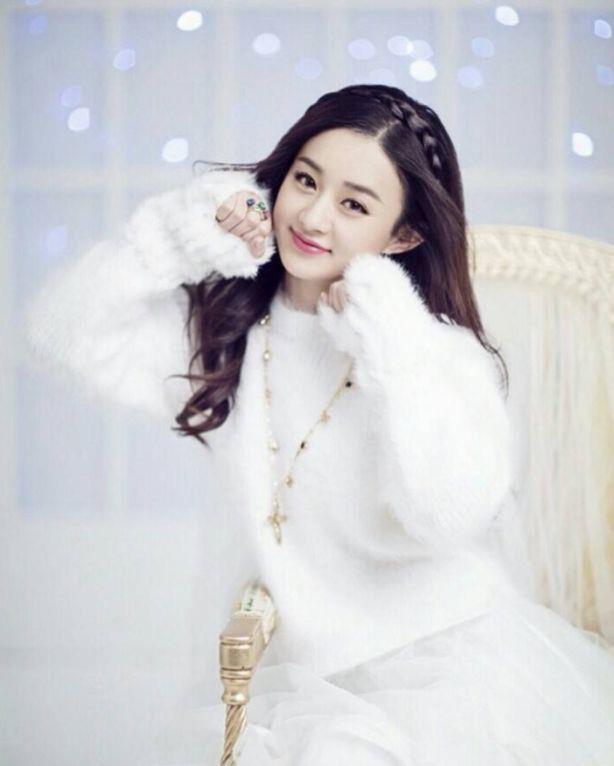 赵丽颖|赵丽颖崛起之路成为明星典范，最后和冯绍峰闹出了下坡路