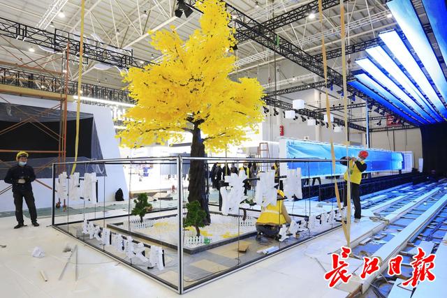 长江日报 新冠疫苗接种车开进健博会会场，百株优质棉花现场亮相