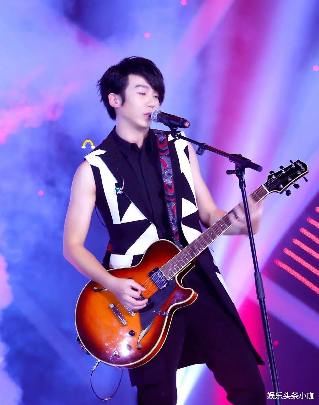 白举纲|官宣啦！承认已婚3年，节目上戴婚戒，娱乐圈集体祝福！