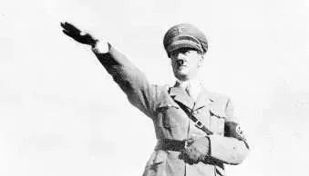 被全網怒批的演員張哲瀚，此前還公開過“希特勒禮”照片-圖3