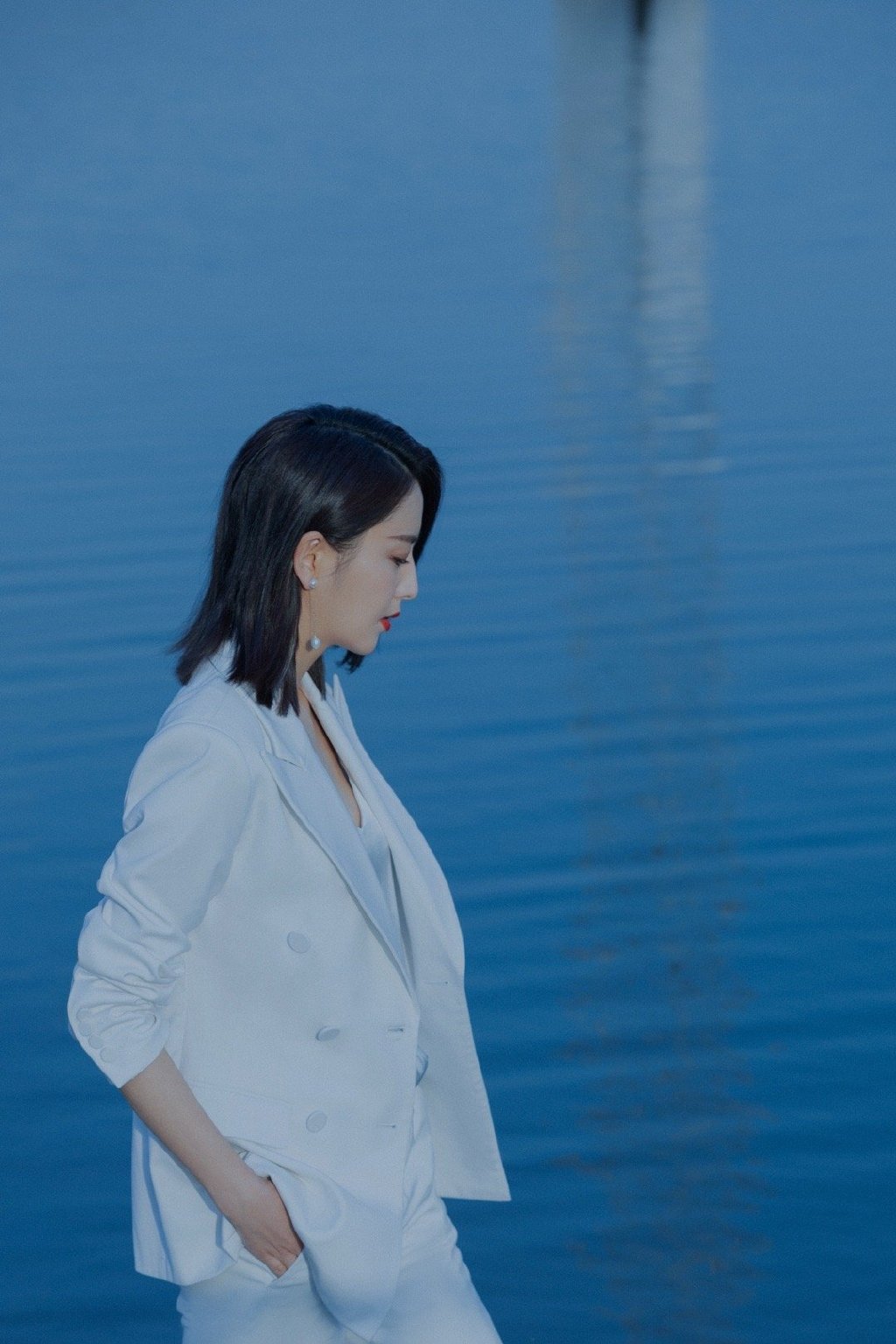 佟丽娅|我被佟丽娅“蜻蜓腰”迷住了！身穿粉色轻纱礼服裙亮相，高级优雅