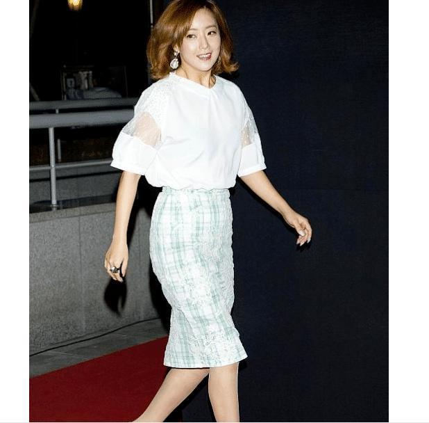 衰老|当43岁金喜善遇上44岁赵薇，大众：玻尿酸和天然的，很容易看出来