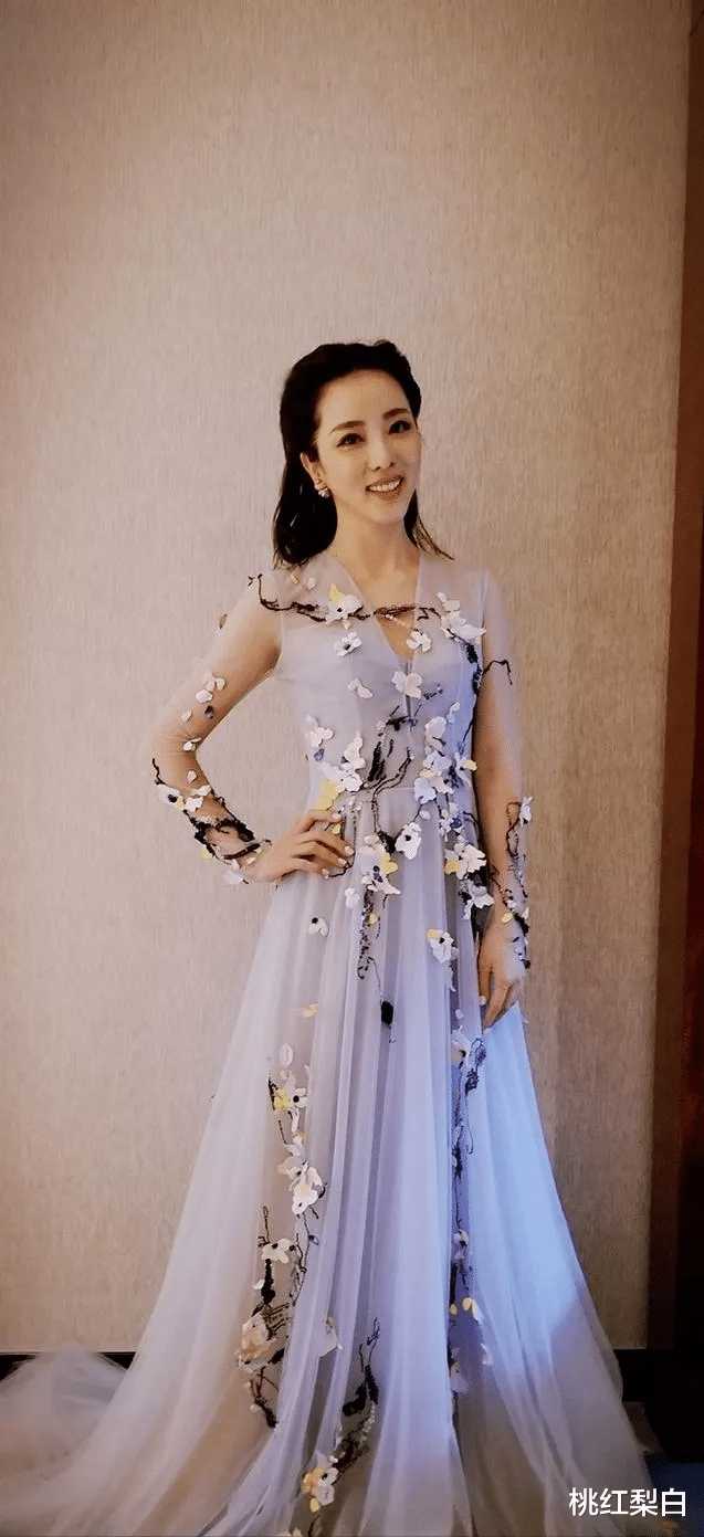 全智贤|一个“甜美动人”，一个“惊为天人”，撒贝宁的美女同事太绝了