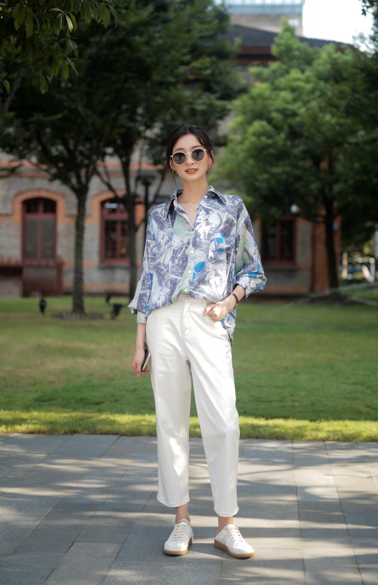 裤子|这个夏天，“白色裤子”这样穿，优雅大方还显瘦，职场女人都爱了