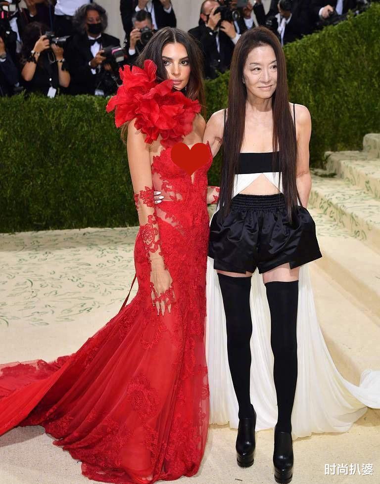 杨子姗|MetGala红毯,72岁王薇薇踩恨天高不服老,卡戴珊离婚也穿情侣装