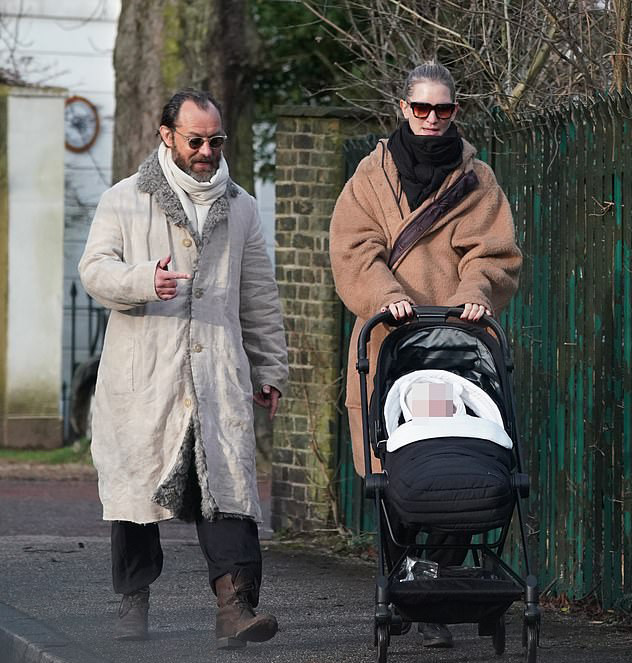 时装周|木村光希等星二代齐聚时装周，裘德洛女儿光头，乔布斯女儿受关注