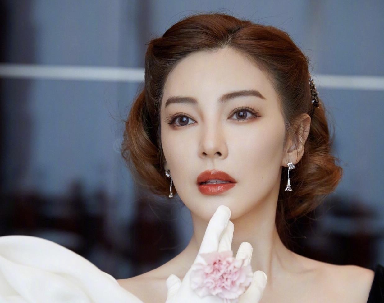 张雨绮|张雨绮再恋小鲜肉，靠谱吗？女明星油腻起来，男人都得靠边站！