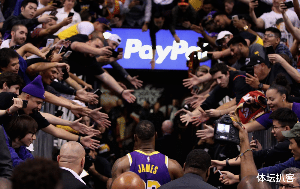 勒布朗·詹姆斯|热议湖人出局！名嘴点出5大罪人，詹姆斯应该考虑退役，乔丹笑了