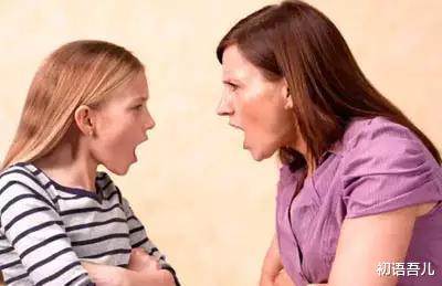 初语吾儿|被11岁女儿打后崩溃报警,女儿被原谅,3000条评论都在心疼妈妈