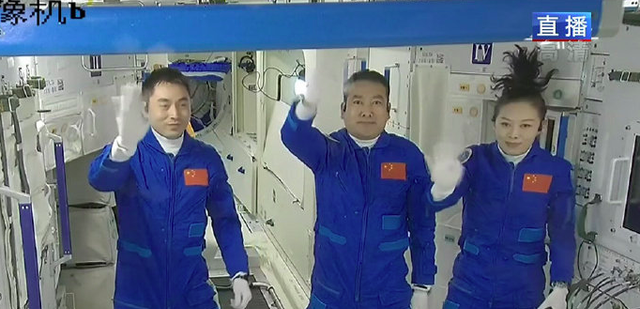 航天员在空间站会经历什么?肌肉萎缩,骨头被掰开,体液涌上大脑