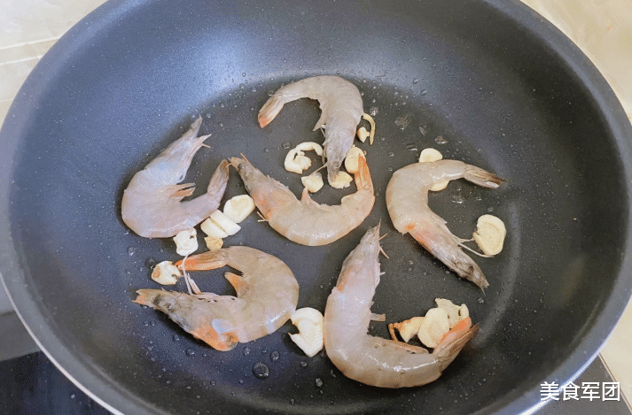 凉皮|夏天，晚餐最该吃这菜，一斤才2块，低脂又刮油，不知不觉瘦回S码