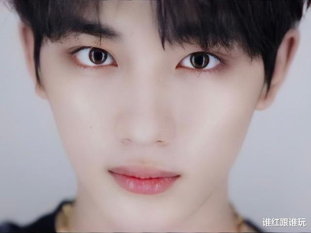 时代少年团|时代少年团首登一线杂志封面，7位成员表现惊艳，男模氛围感强烈