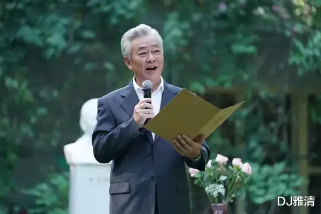 王菲|68岁龚雪80岁达式常近照曝光,老艺术家们神采奕奕,65岁奚美娟真漂亮