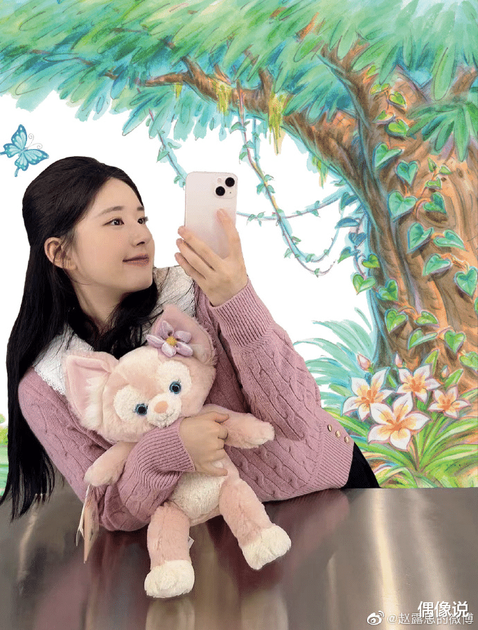 赵露思|赵露思和徐开骋亮相《快乐大本营》，两人同台合唱，赵露思好娇小