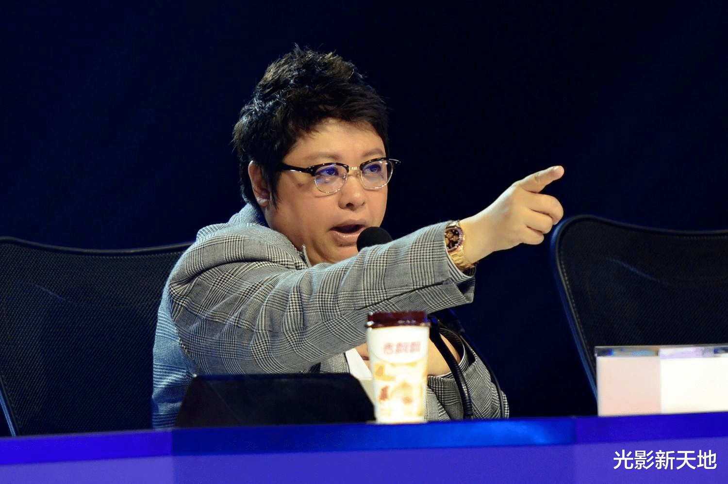 韩红|韩红基金会再次发声，只字未提王一博，未出明细暴露三大疑点