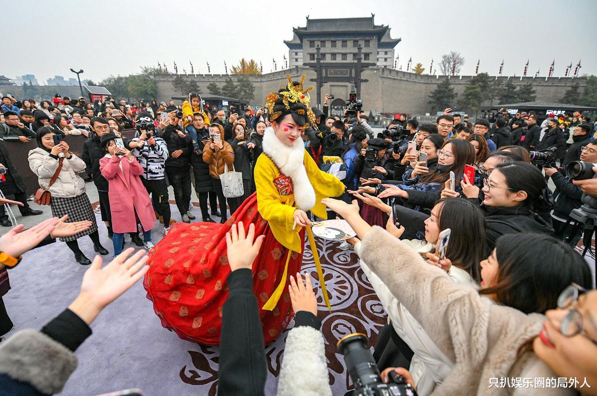 冯佳晨|冯佳晨：一己之力带火西安不夜城，2年后热度已清零，近况怎样了