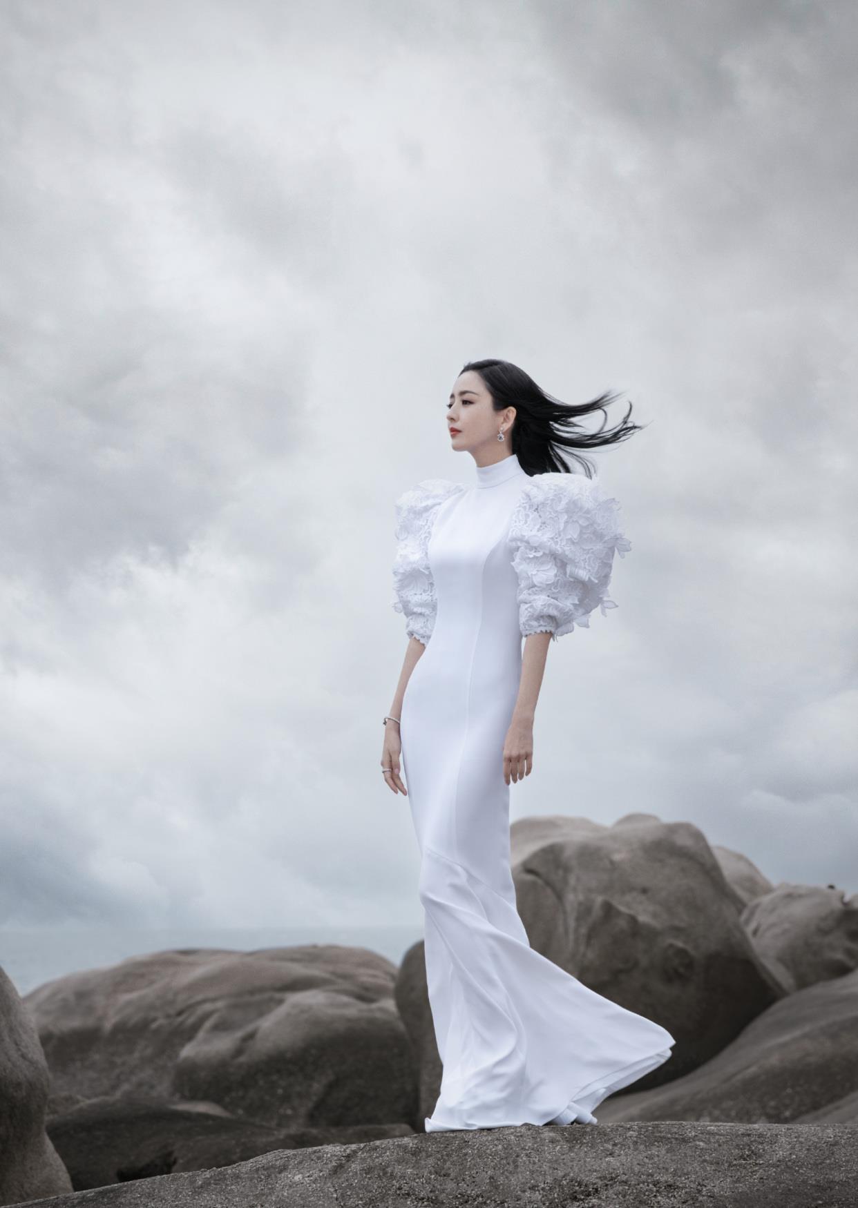 张天爱|佟丽娅海边大片，空灵缥缈，又美又仙