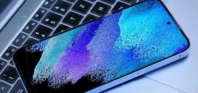 各抒己见 iPhone14ProMax概念机:取消辣眼睛的刘海浴霸镜框,还是打孔屏香