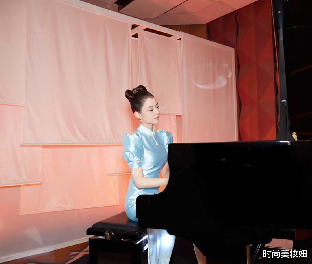 时尚美妆妞 吉娜不愧是“中国媳妇”,穿旗袍连衣裙高贵优雅,郎朗太有福了