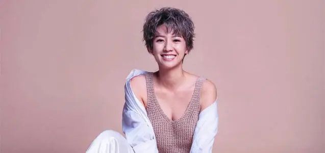 蔡思贝|她被誉为“TVB发电机”，曾被开价200万一晚，入行7年传15段绯闻